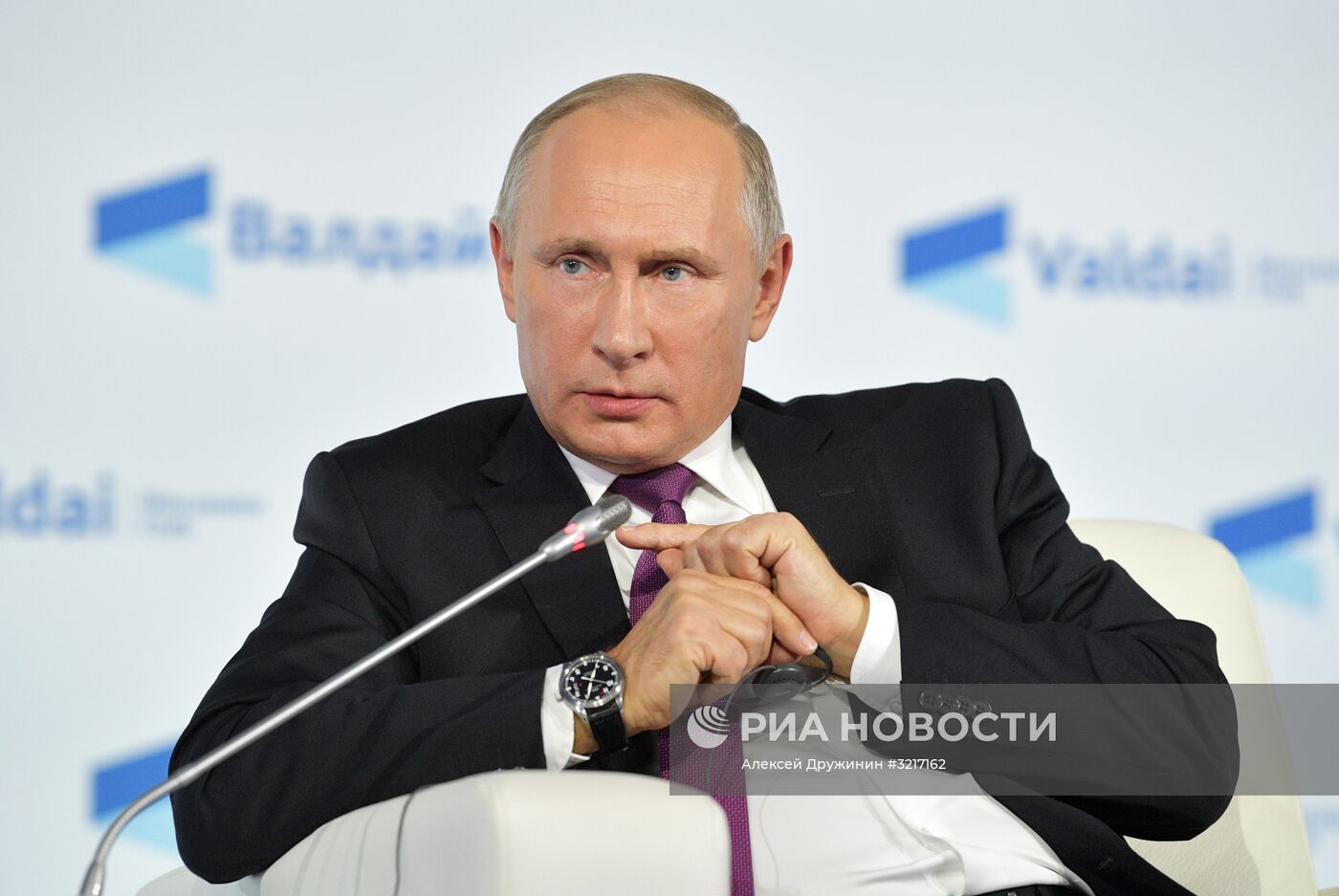 Президент РФ В. Путин принимает участие в итоговой сессии Международного дискуссионного клуба "Валдай"