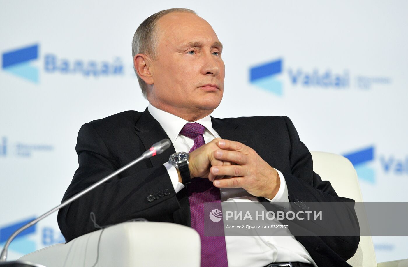 Президент РФ В. Путин принимает участие в итоговой сессии Международного дискуссионного клуба "Валдай"