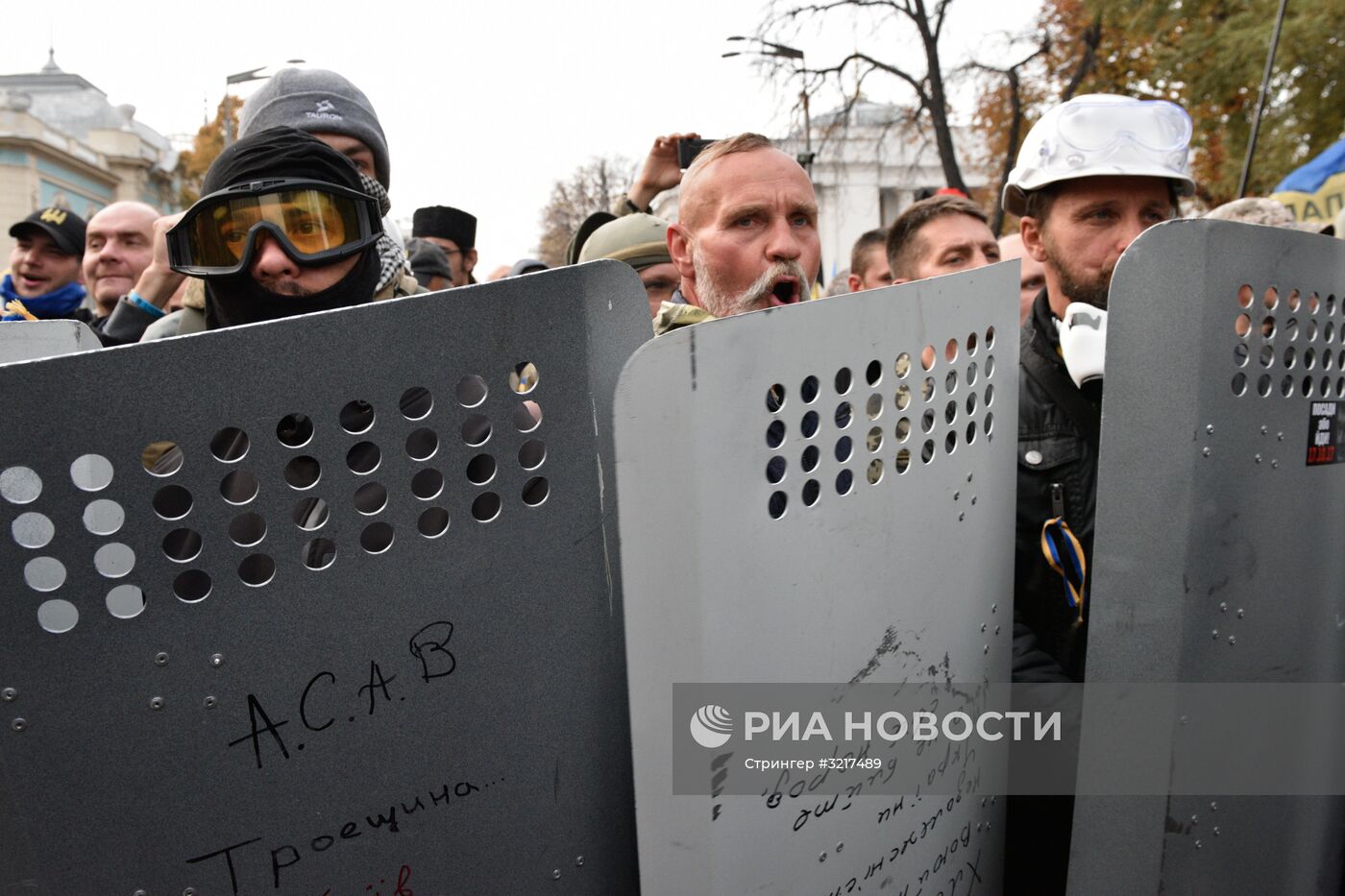 Митинг у здания Верховной рады Украины в Киеве