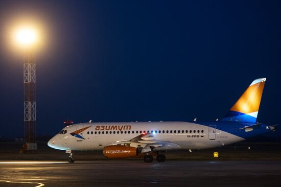 Первый рейс новой авиакомпании "Азимут" в Новосибирске