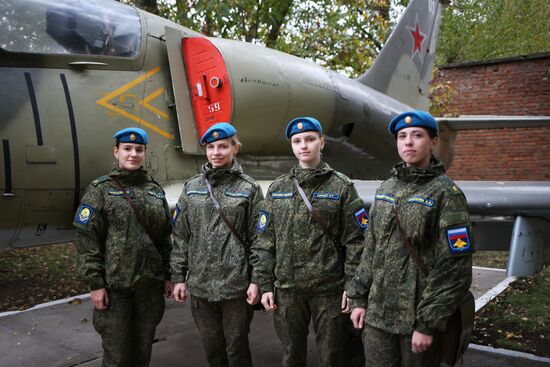 Курсантки Краснодарского высшего военного авиационного училища