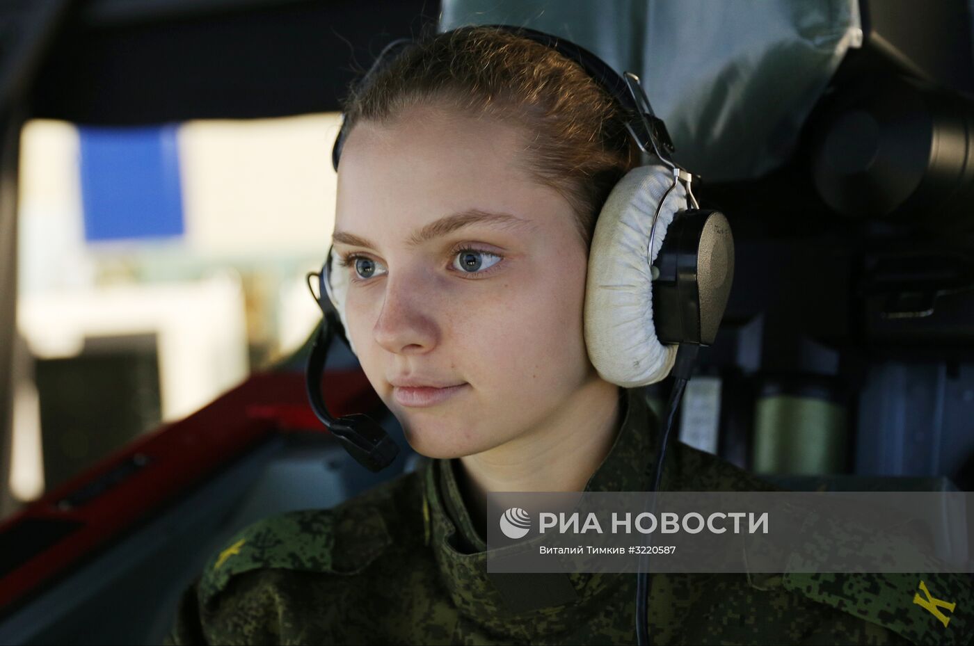 Курсантки Краснодарского высшего военного авиационного училища