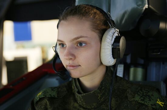 Курсантки Краснодарского высшего военного авиационного училища