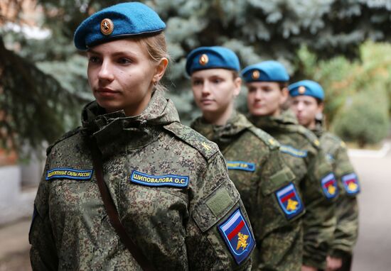 Курсантки Краснодарского высшего военного авиационного училища