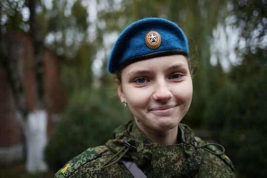 Курсантки Краснодарского высшего военного авиационного училища