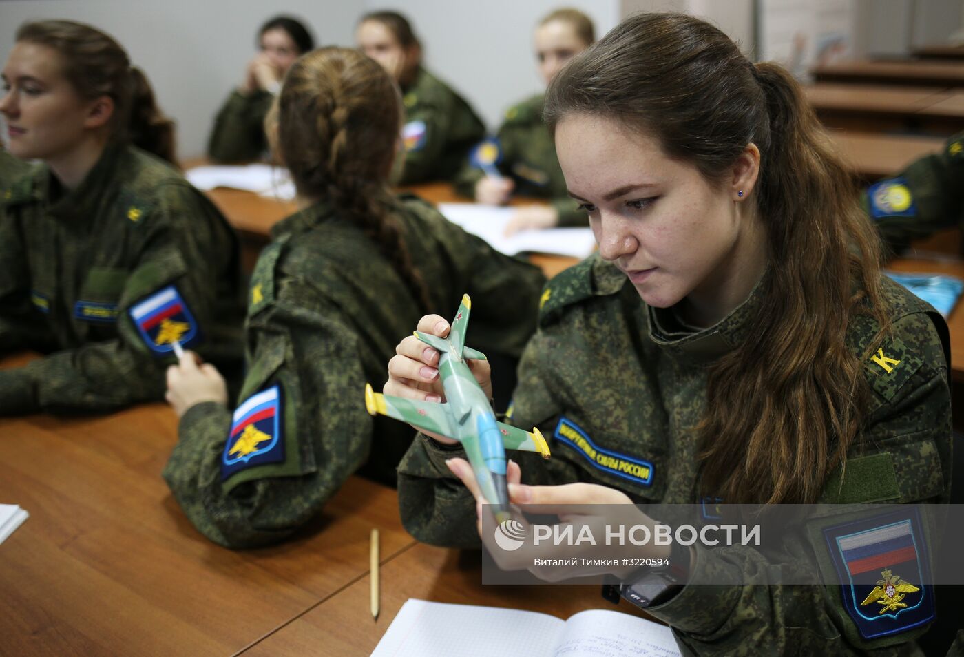 Курсантки Краснодарского высшего военного авиационного училища
