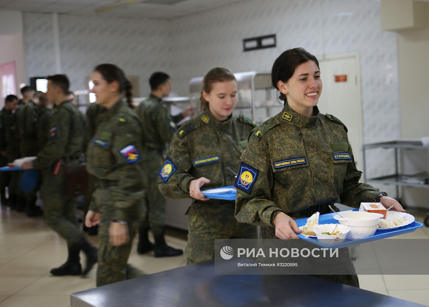 Курсантки Краснодарского высшего военного авиационного училища