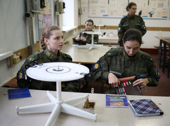 Курсантки Краснодарского высшего военного авиационного училища