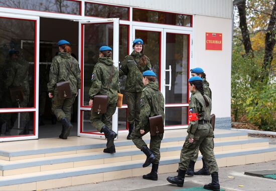 Курсантки Краснодарского высшего военного авиационного училища