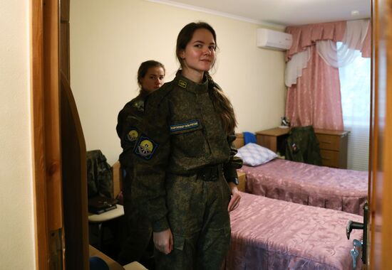 Курсантки Краснодарского высшего военного авиационного училища