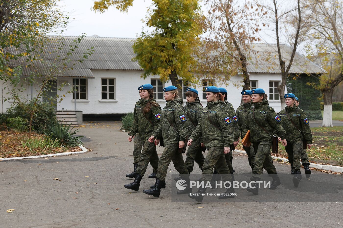 Курсантки Краснодарского высшего военного авиационного училища
