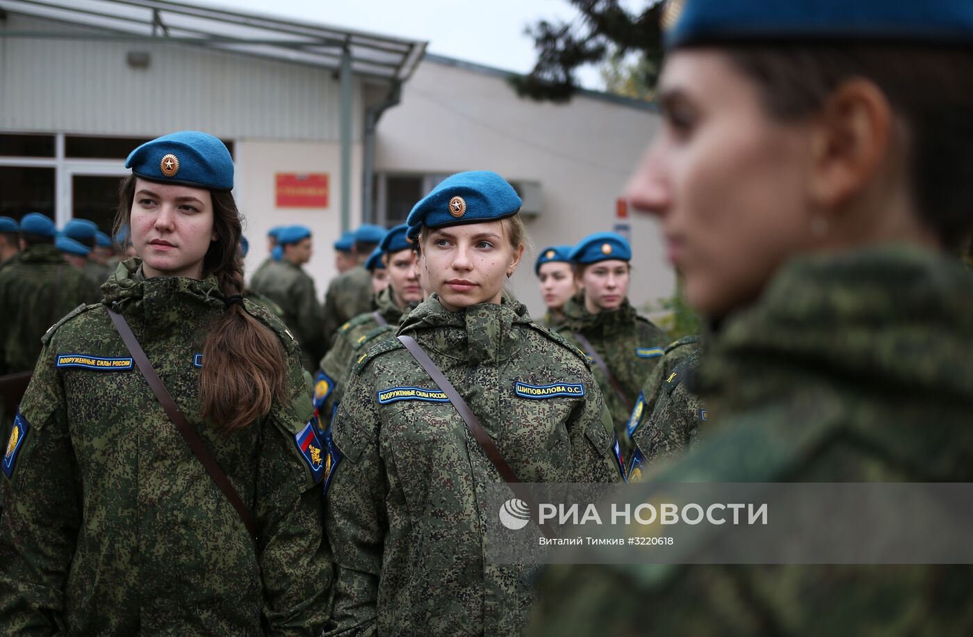 Курсантки Краснодарского высшего военного авиационного училища