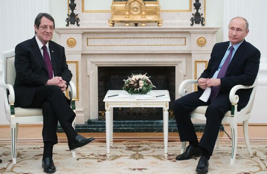 Президент РФ В. Путин встретился с президентом Кипра Н. Анастасиадисом