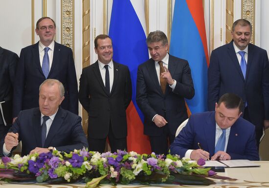 Визит премьер-министра РФ Д. Медведева в Армению