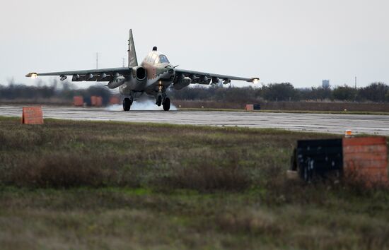 Летно-специальная подготовка экипажей штурмовиков Су-25 в Краснодарском крае