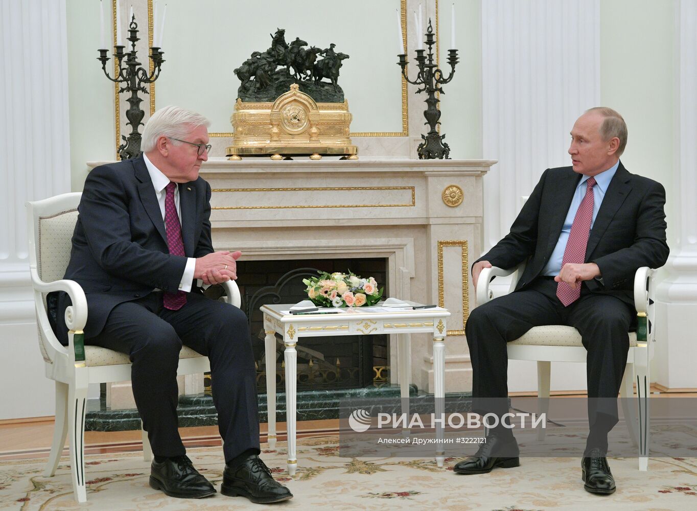 Президент РФ Владимир Путин встретился с президентом ФРГ Франком - Вальтером Штайнмайером
