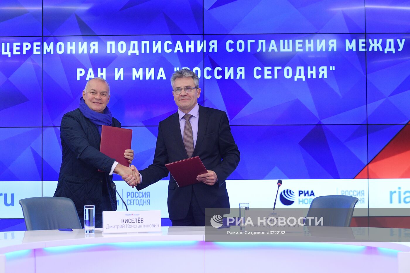 Церемония подписания соглашения между МИА "Россия сегодня" и РАН