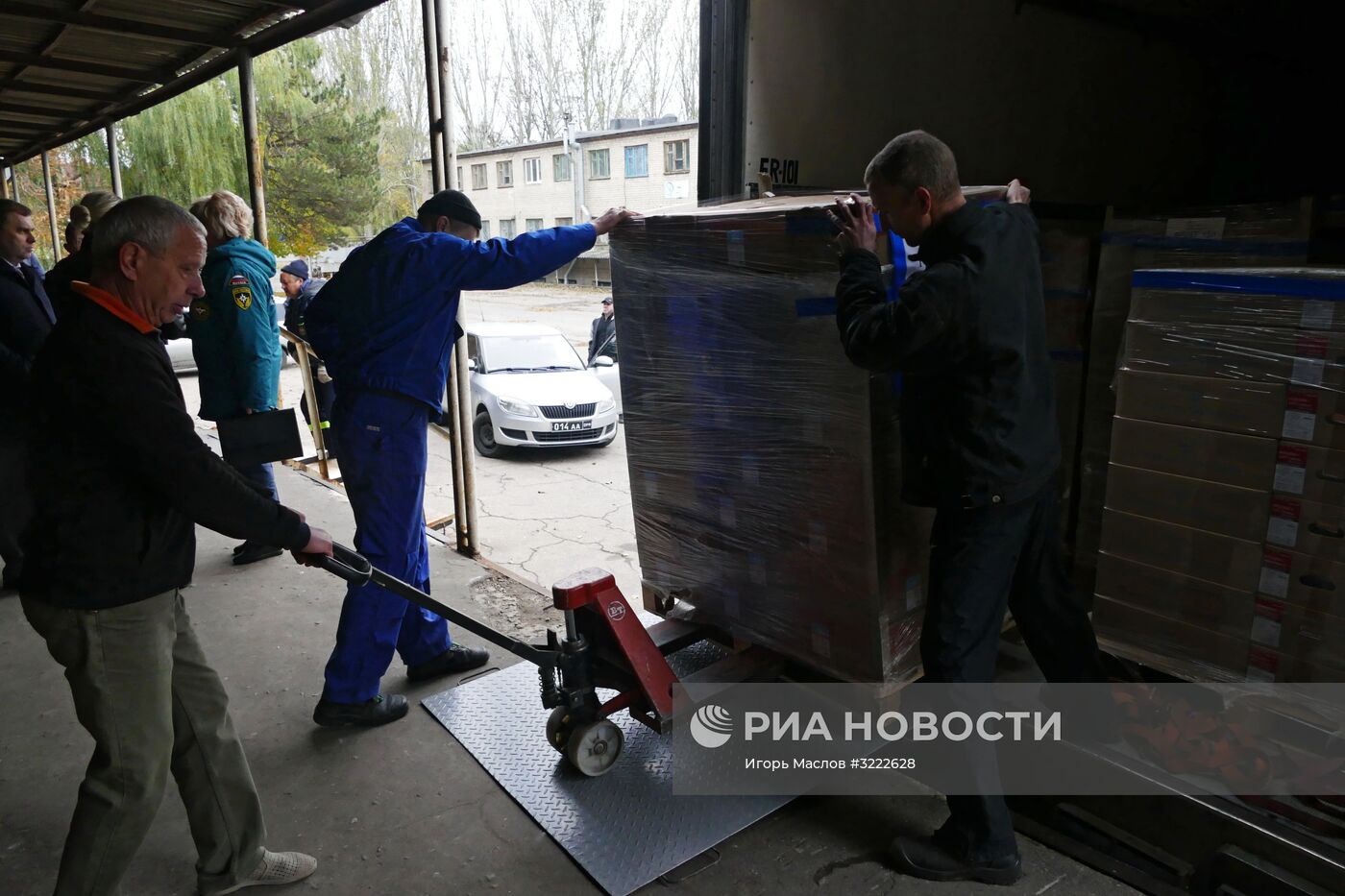 70-й гуманитарный конвой из России прибыл в Донецк