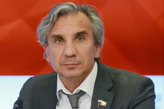 П/к на тему: "Подготовка к Чемпионату мира по футболу – 2018 и будущее российского спорта"