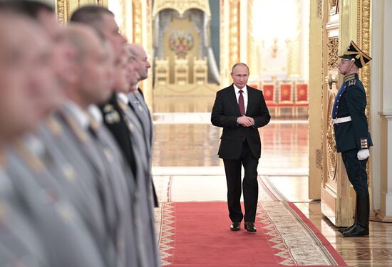 Президент РФ В. Путин встретился с высшими офицерами в Кремле