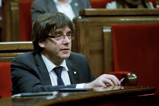 Парламент Каталонии обсудил ответные меры на действия Мадрида