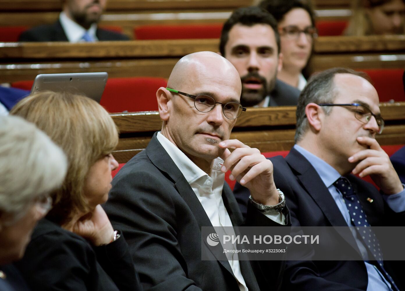 Парламент Каталонии обсудил ответные меры на действия Мадрида