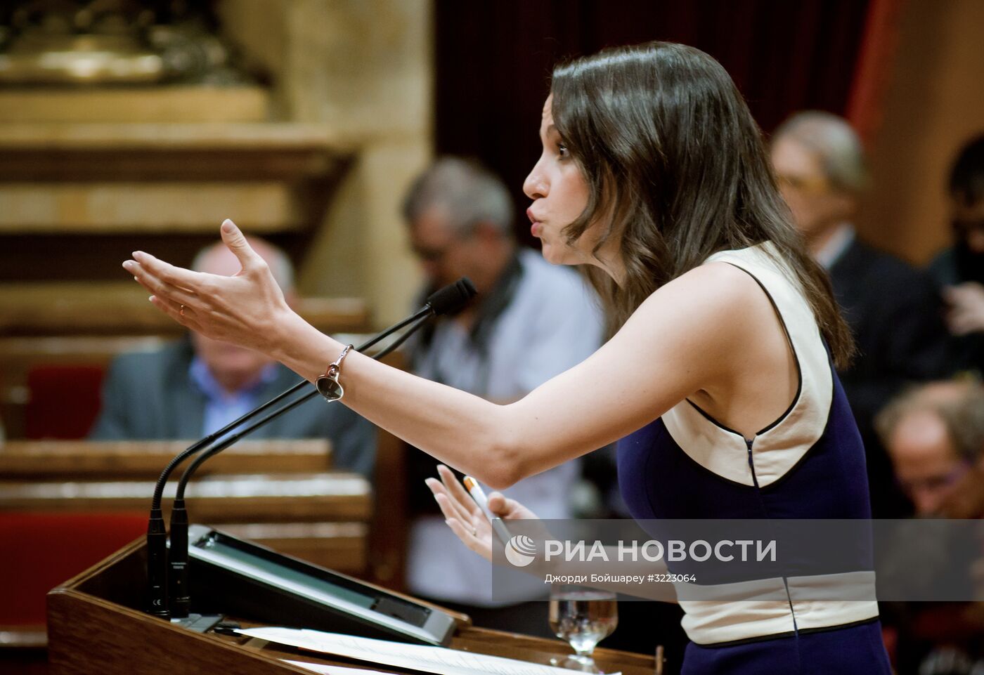 Парламент Каталонии обсудил ответные меры на действия Мадрида