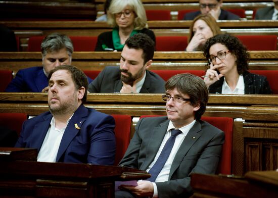 Парламент Каталонии обсудил ответные меры на действия Мадрида