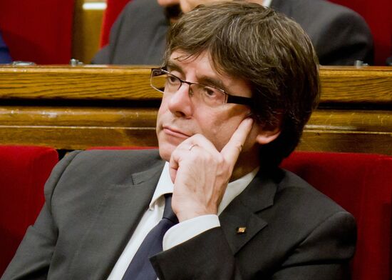 Парламент Каталонии обсудил ответные меры на действия Мадрида