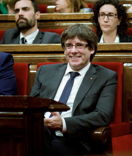 Парламент Каталонии обсудил ответные меры на действия Мадрида