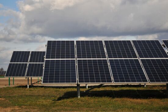 Ветряная и солнечная электростанции во Львовской области
