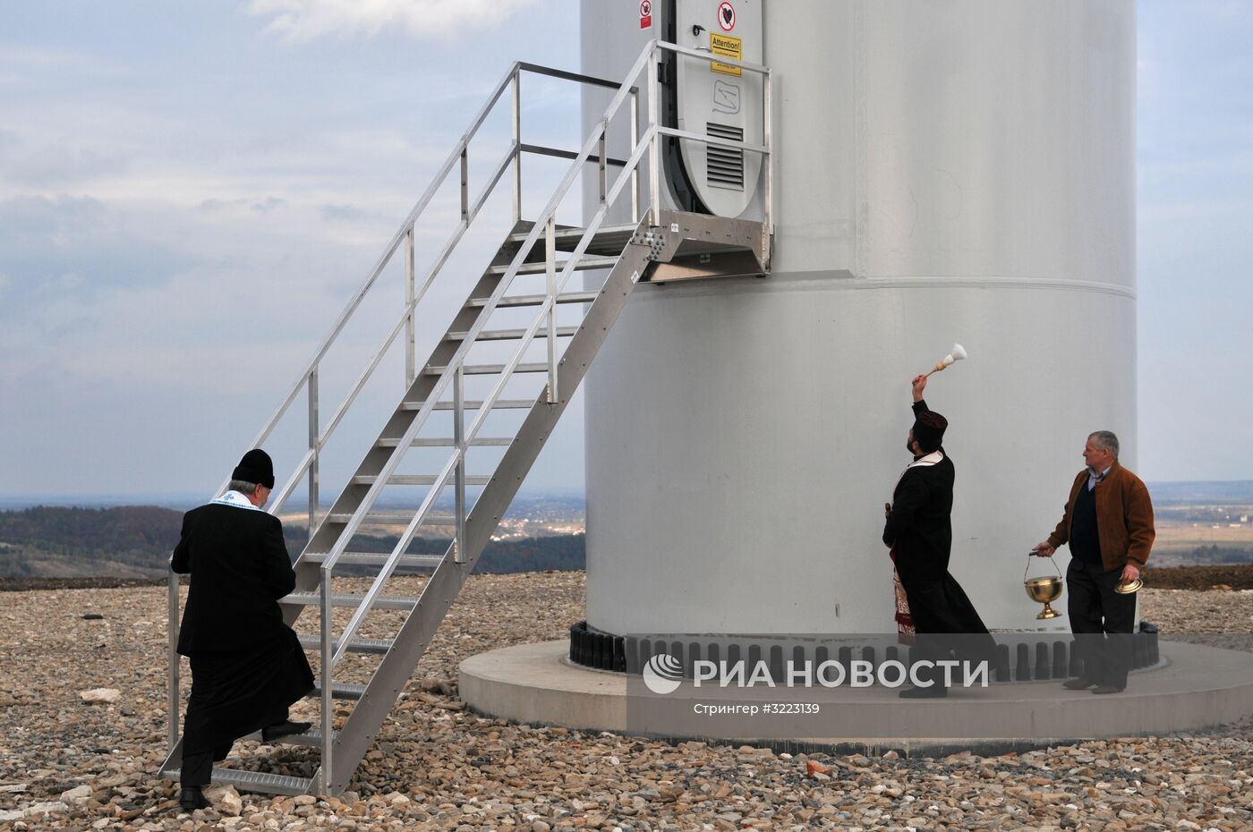 Ветряная и солнечная электростанции во Львовской области