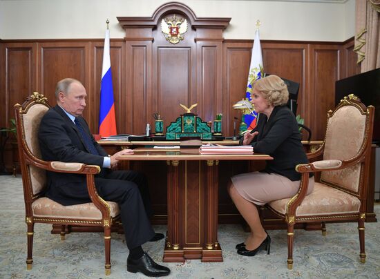 Президент РФ В. Путин встретился с вице-премьером РФ О. Голодец