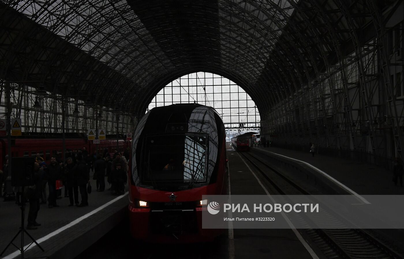 Запуск первого двухэтажного поезда "Аэроэкспресс" на Киевском вокзале