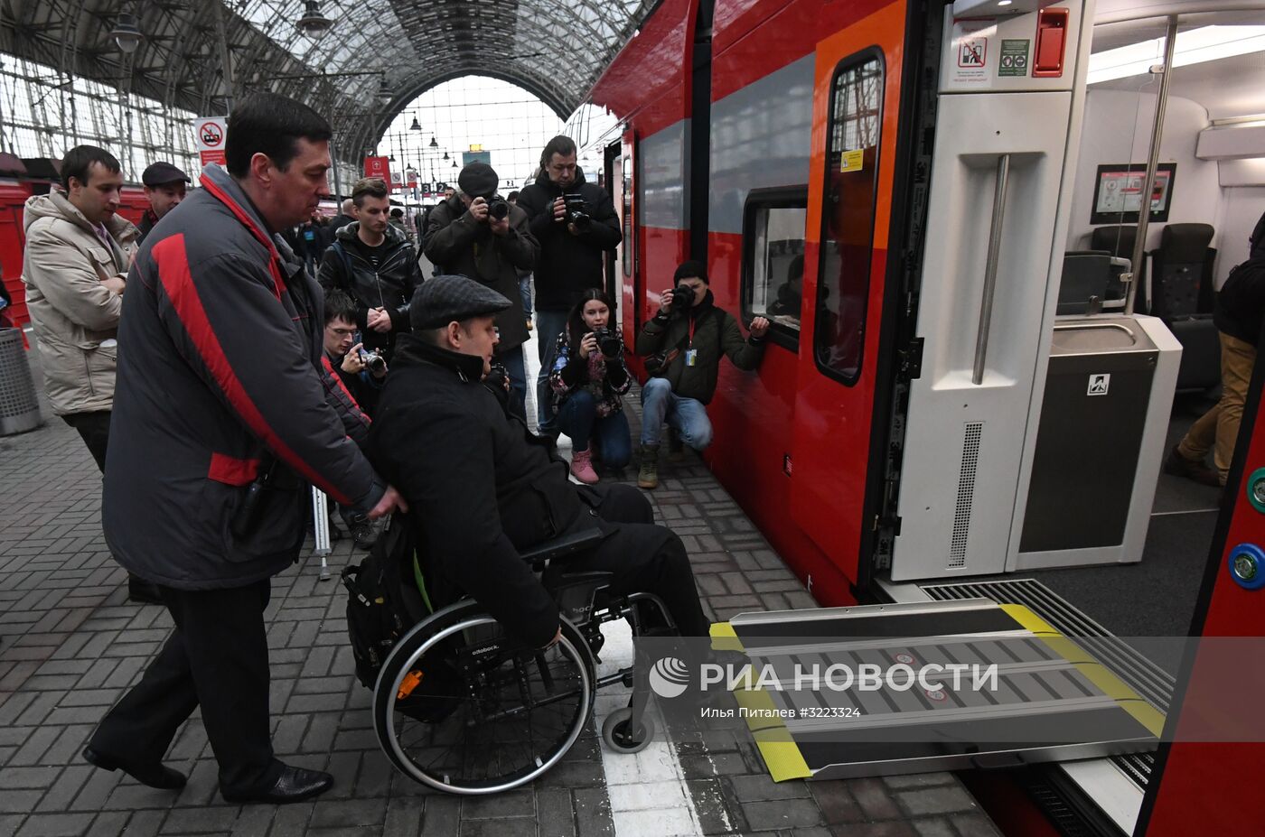 Запуск первого двухэтажного поезда "Аэроэкспресс" на Киевском вокзале