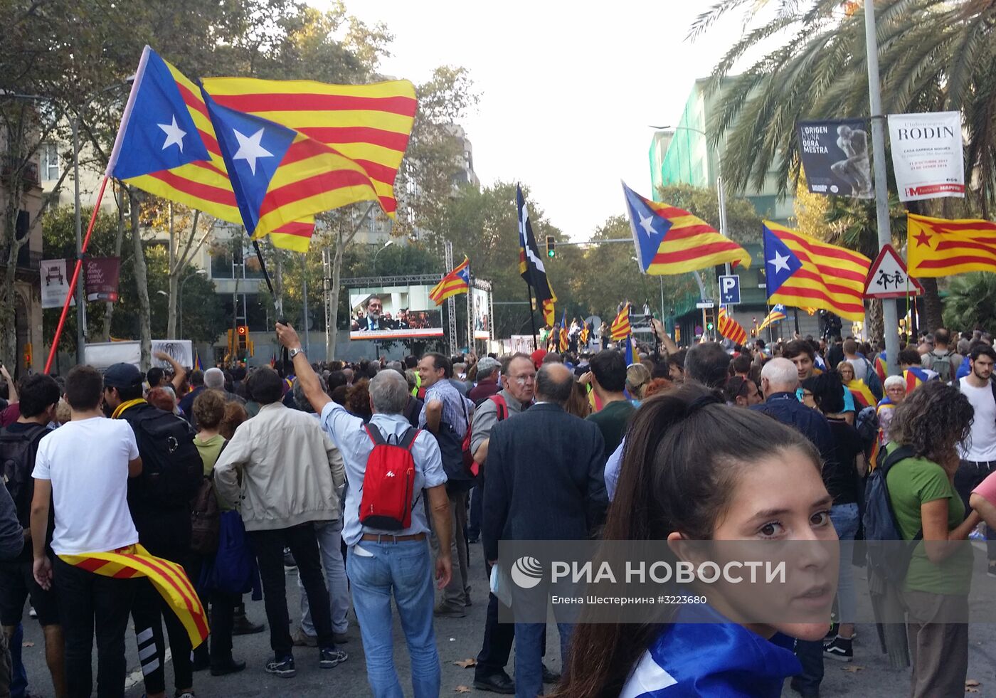 Акция у здания парламента Каталонии в поддержку провозглашения независимости