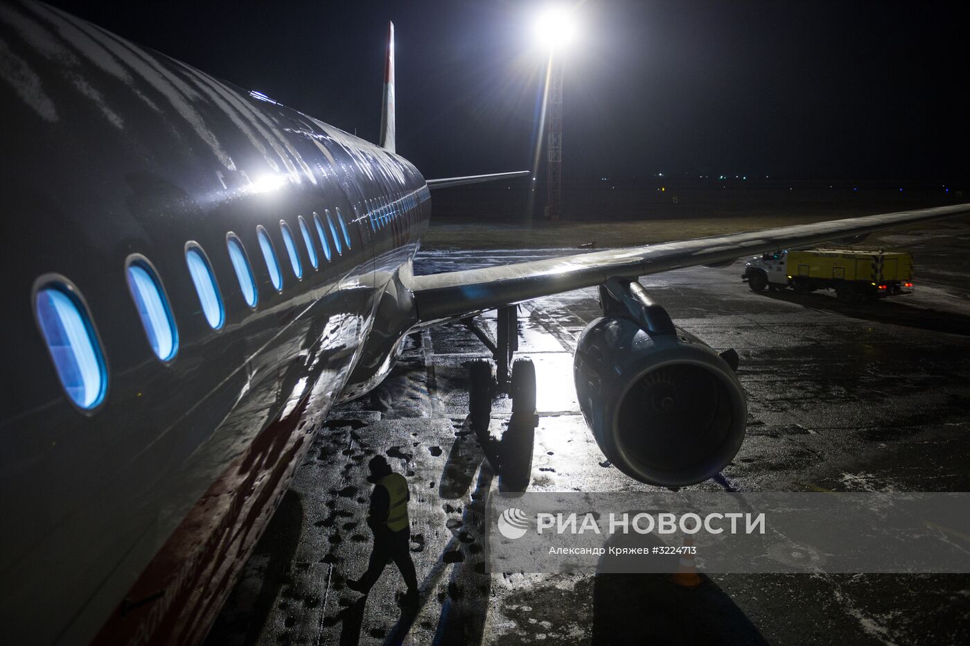 Самолет пермь турция. Тюмень с самолета. Пермь Тюмень самолет. Посадка самолете зима Уфа. Самолёт Уфа Санкт-Петербург.