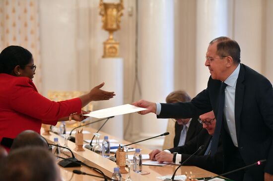 Встреча главы МИД РФ С. Лаврова с главой МИД Республики Суринам И. Д. Поллак-Бигли