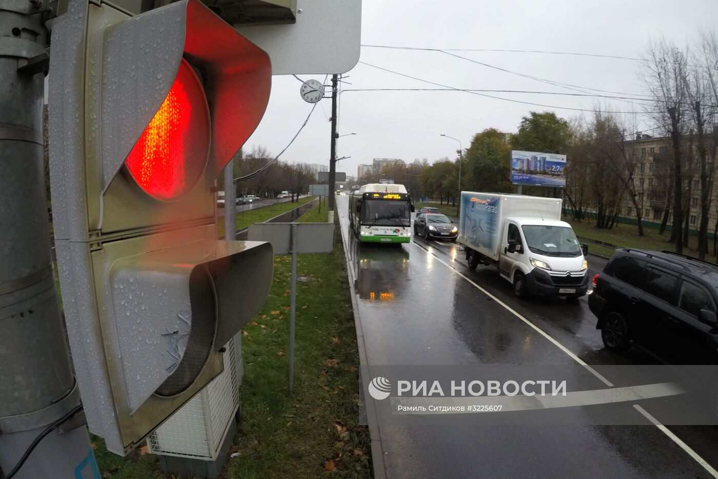 Светофор, установленный в рамках российско-японского проекта по внедрению системы светофорного регулирования