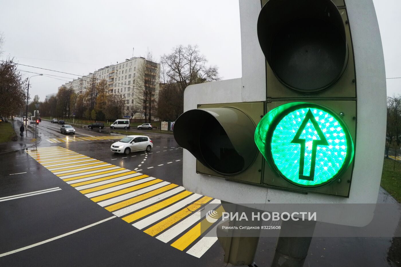Светофор, установленный в рамках российско-японского проекта по внедрению системы светофорного регулирования