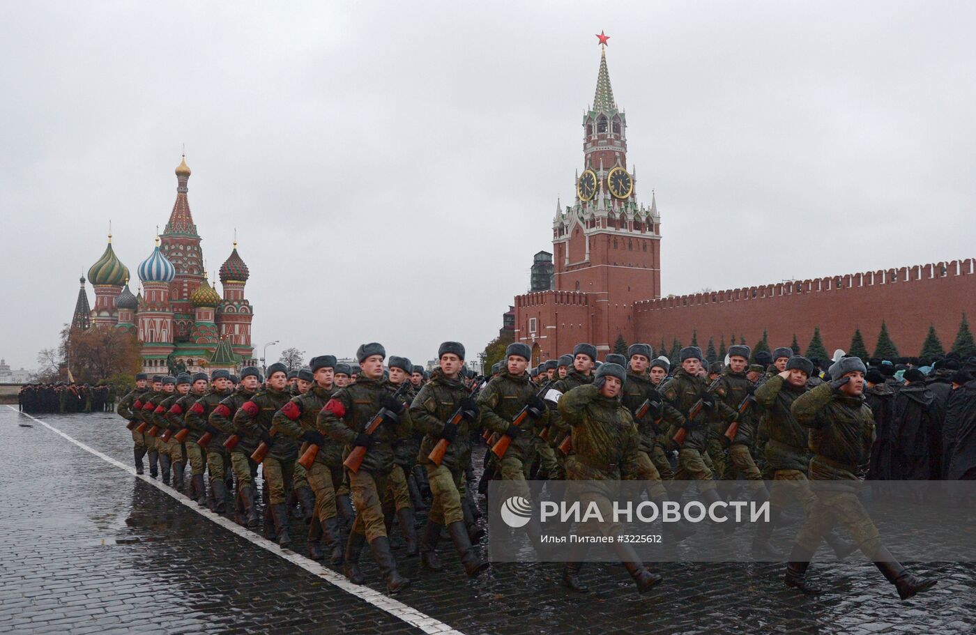 Репетиция марша, посвященного 76-й годовщине парада 1941 года