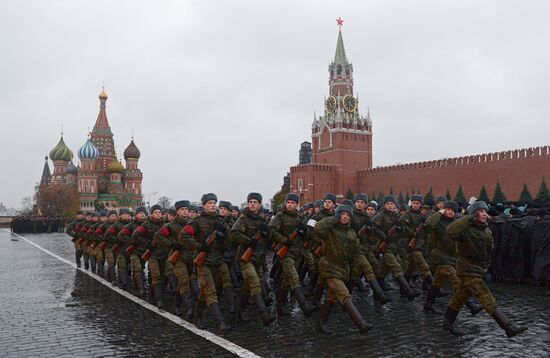 Репетиция марша, посвященного 76-й годовщине парада 1941 года