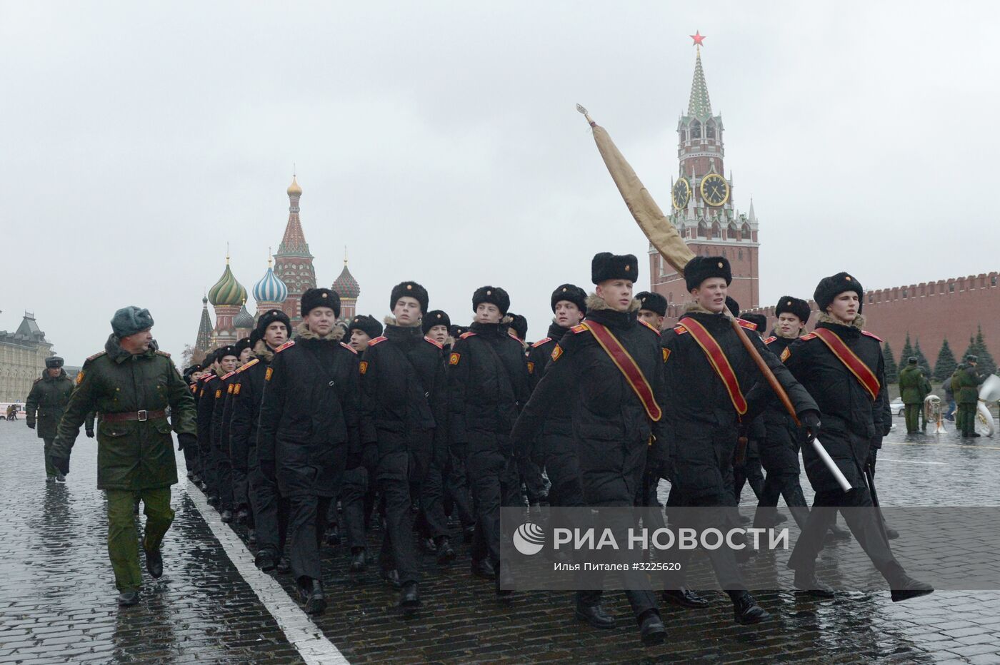 Репетиция марша, посвященного 76-й годовщине парада 1941 года