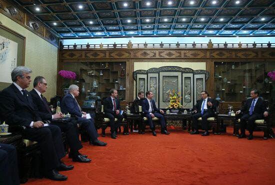 Официальный визит премьер-министра РФ Д. Медведева в Китайскую Народную Республику