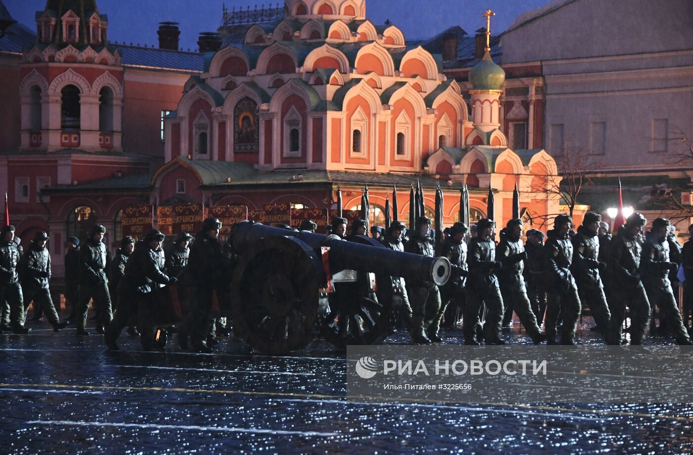 Репетиция марша, посвященного 76-й годовщине парада 1941 года