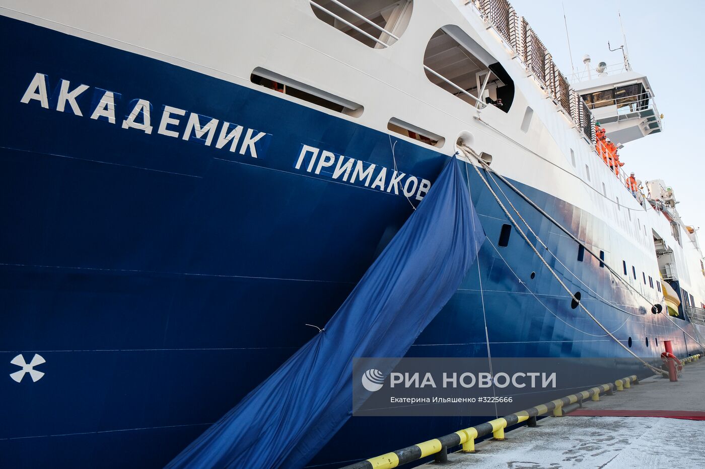 Церемония имянаречения судна "Академик Примаков" в Мурманске