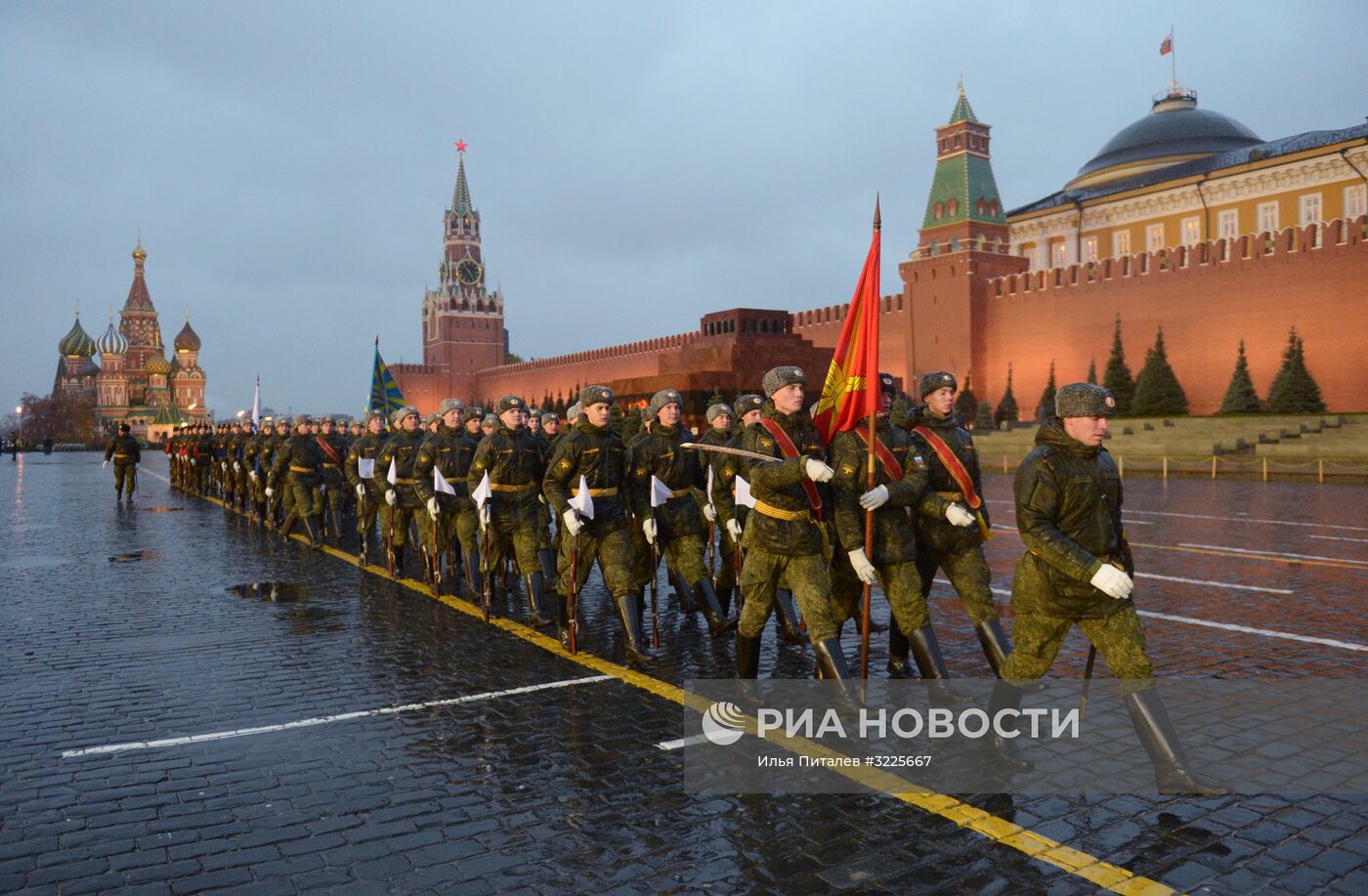 Репетиция марша, посвященного 76-й годовщине парада 1941 года