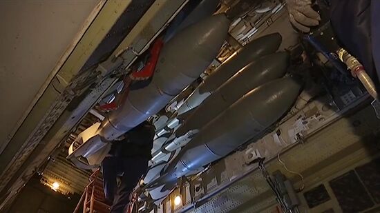 Авиаудары бомбардировщиками Ту-22М3 ВКС РФ по объектам террористов в провинции Дейр-эз-Зор