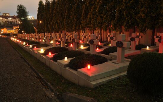 День всех святых на Лычаковском кладбище во Львове