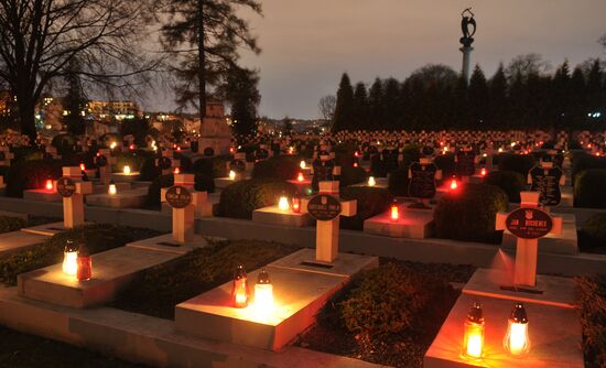 День всех святых на Лычаковском кладбище во Львове